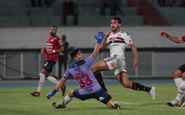 São Paulo bate Jorge Wilstermann e fica muito perto das oitavas na Sul-Americana