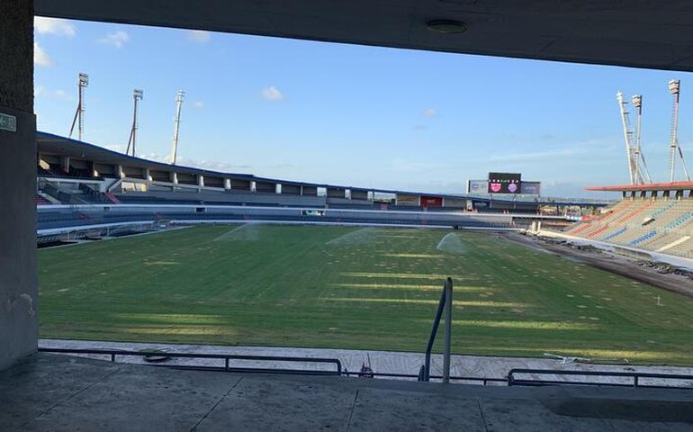 Recuperação do gramado do Estádio Rei Pelé entra na reta final