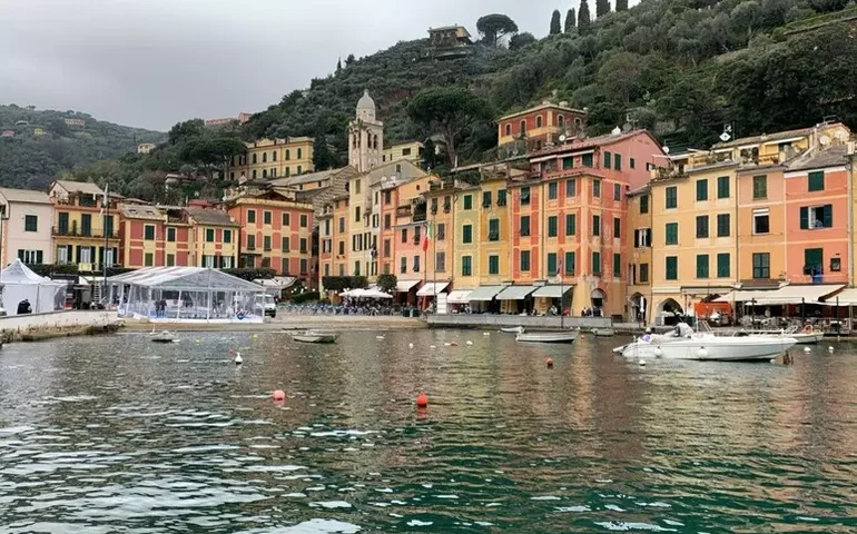 Vilarejo mais rico da Itália proíbe pedir esmolas no verão