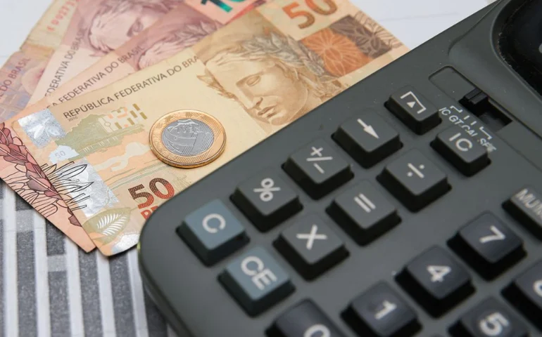 PMI composto do Brasil sobe a 50,7 em novembro; PMI de serviços sobe a 51,2