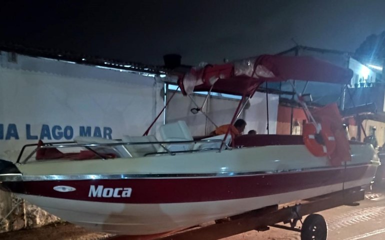Polícia Civil recupera lancha furtada após ser acionada para averiguação no Pontal da Barra
