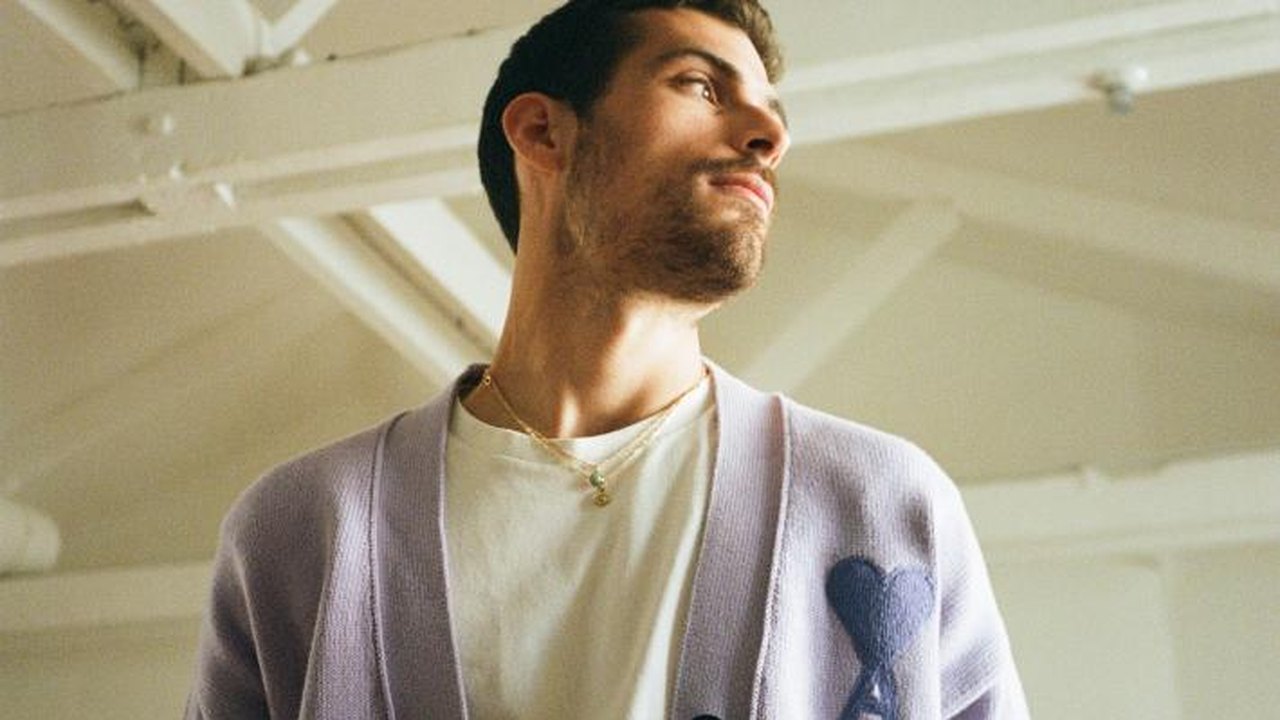 Francês Oscar Anton viaja o mundo buscando artistas para gravar músicas