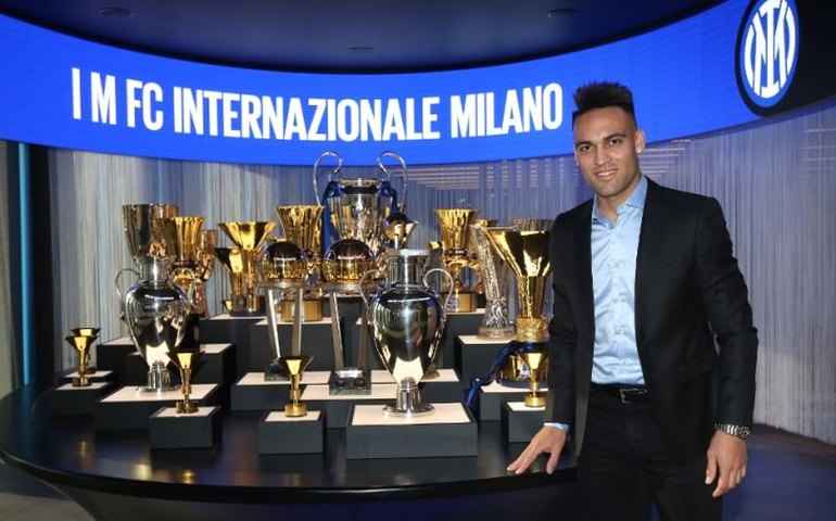 Inter de Milão renova com Lautaro Martínez por cinco temporadas: 'Por mais gols importantes'