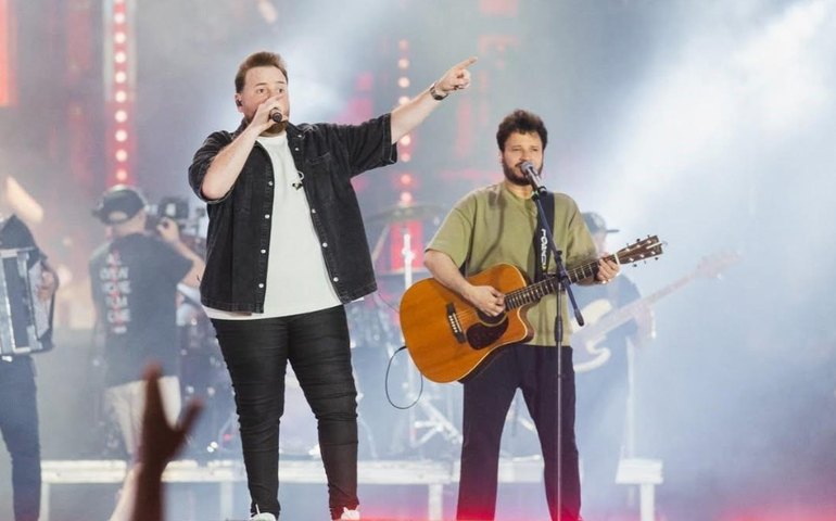 Luiz Cláudio & Giuliano reúnem 25 mil pessoas em show no Verão Maior Paraná