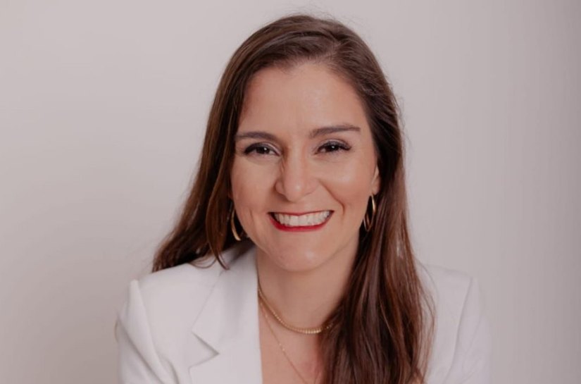 Primeira residente de Homeopatia do Cesmac recebe Prêmio Revelação em jornada com especialistas do Brasil e da Índia