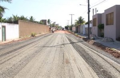 Obras de pavimentação da rua Mexilhão, na Praia do Francês, estão avançando