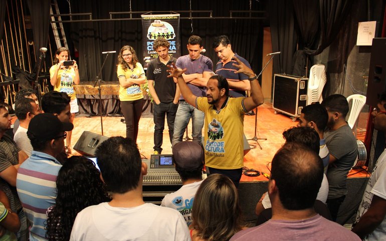 Companhia Teatral Luzes da Ribalta abre inscrições para oficina de teatro para iniciantes