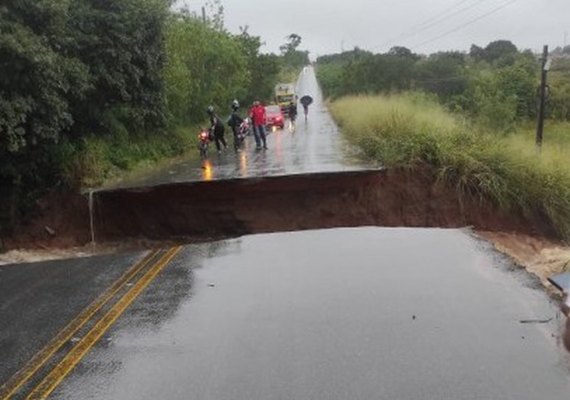Governo de Alagoas garante reconstrução da ponte que caiu entre Arapiraca e Feira Grande