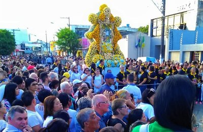 Multidão de devotos participa do encerramento da Festa da Padroeira de Arapiraca