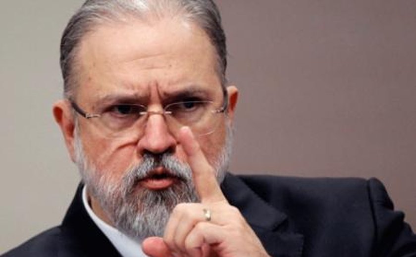 Alinhado a Bolsonaro, Aras diz que Forças Armadas podem atuar em caso de ruptura