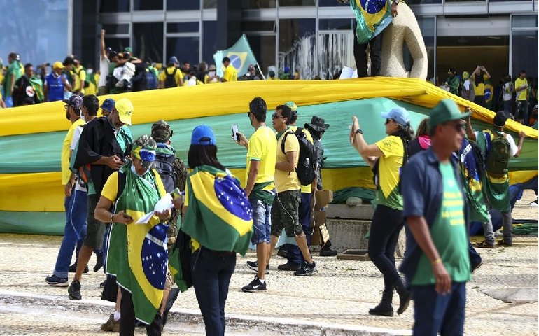 Fórum de governadores oferece forças de segurança para conter atos