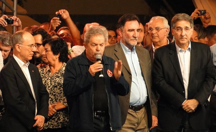 Lula participa de primeiro comício após tratamento contra o câncer