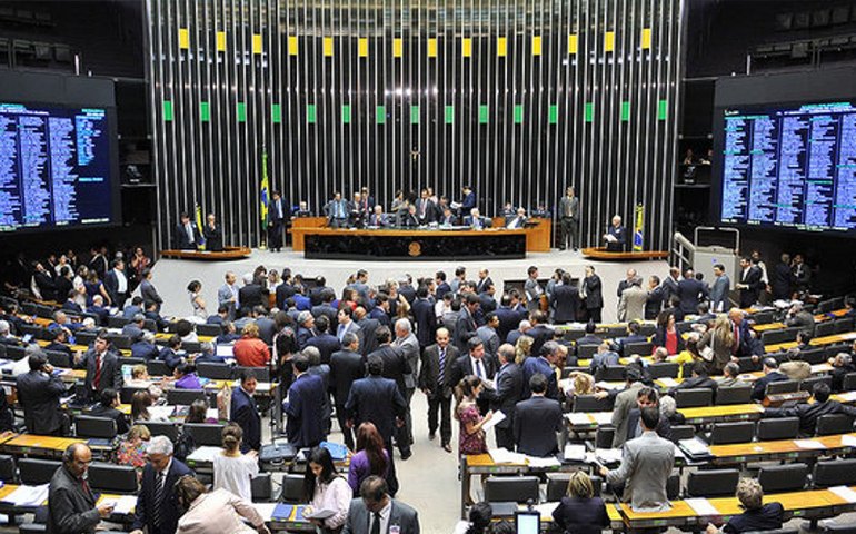 Oposição quer impedir PT de assumir comando de novas CPIs na Câmara