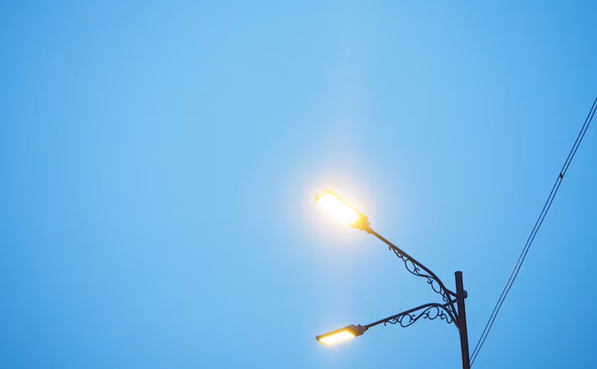 Cidade do RS se nega a trocar luminárias vandalizadas: 'desperdício de recursos'