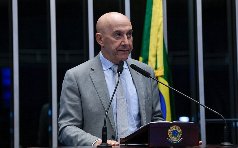 PEC que define educação como 'vetor do progresso no país' é aprovada na CCJ