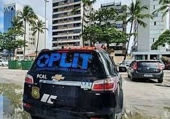 Suspeito de tráfico é preso em casa após denúncia anônima no bairro Jatiúca, em Maceió