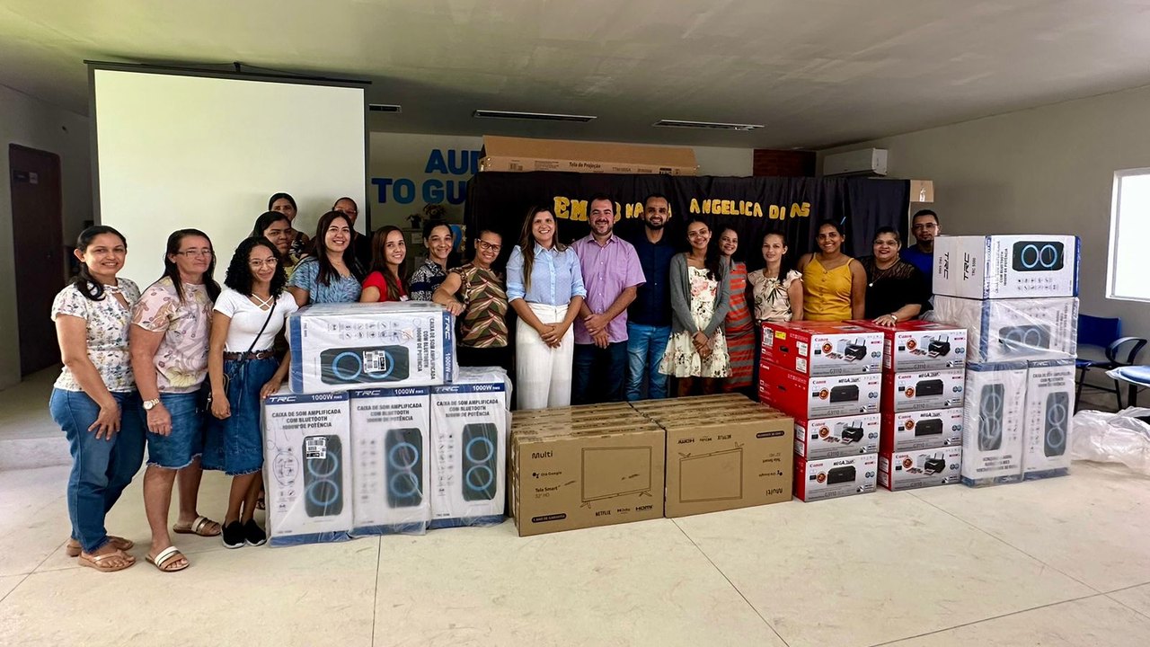 Prefeita Marcela Gomes entrega novos equipamentos para escolas da zona rural de Novo Lino