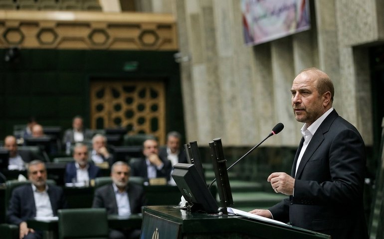 Irã recusa negociações sob pressão dos EUA, diz presidente do Parlamento