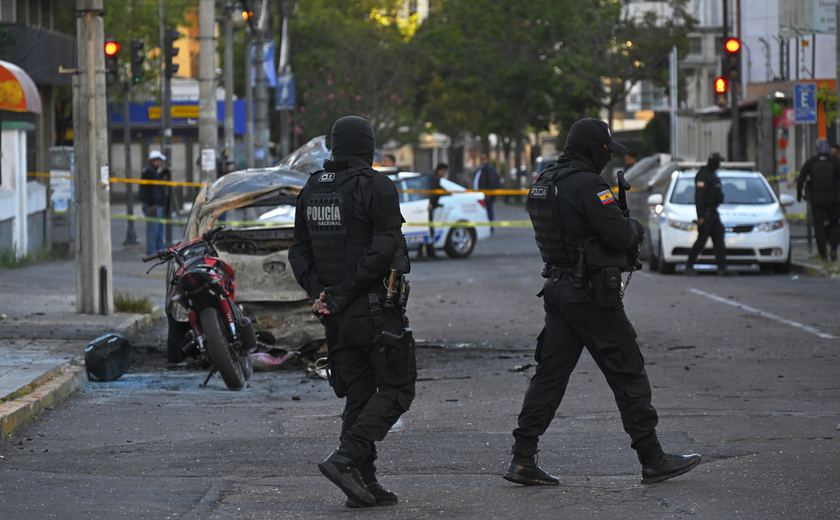 Carros-bomba e ataques com granadas abalam a capital do Equador