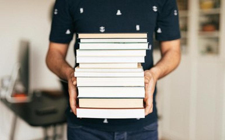 Fapeal e Edufal lançam edital para publicação de livros na Bienal 2025