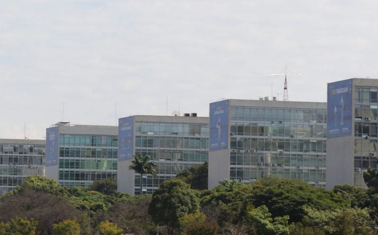 Medida provisória reajusta em 9% salários dos servidores civis do Poder Executivo