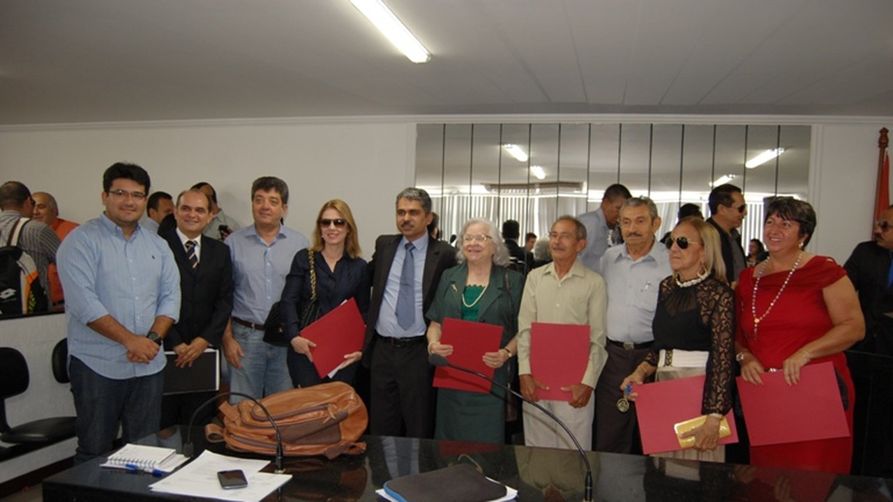 Vereador Edvaldo entrega títulos de Cidadão Delmirense a cinco homenageados