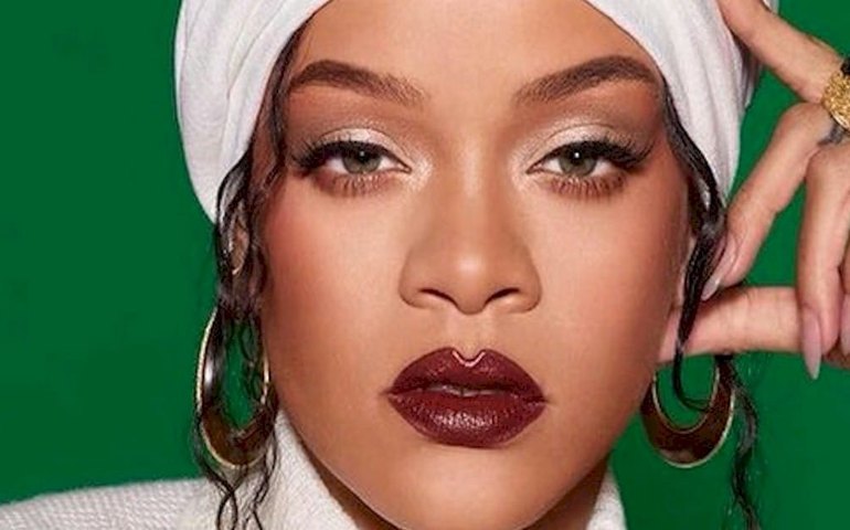 Rihanna fará show no Brasil, diz jornalista