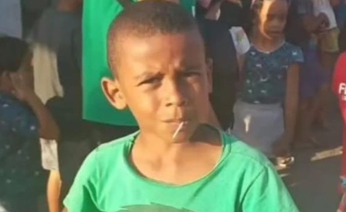 RAmon, de 8 anos, morreu vitimado por uma bala perdida no bairro Manoel Teles