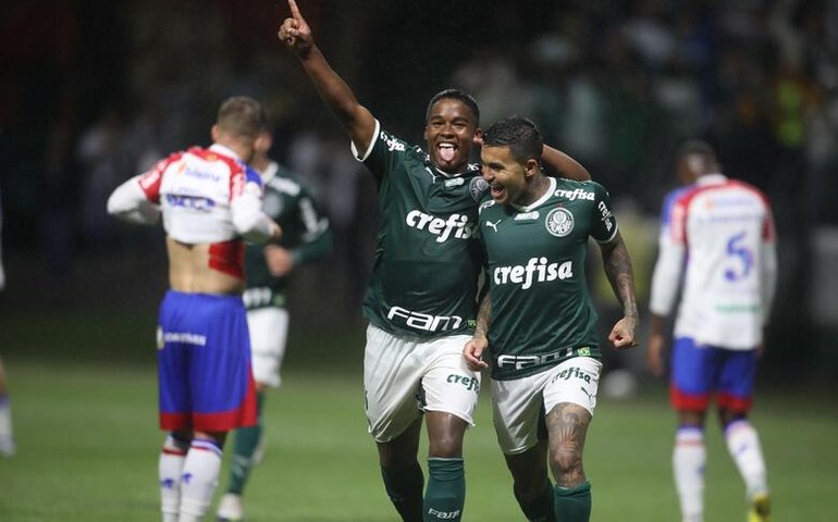Palmeiras festeja título brasileiro com goleada, show de Rony e brilho de Endrick