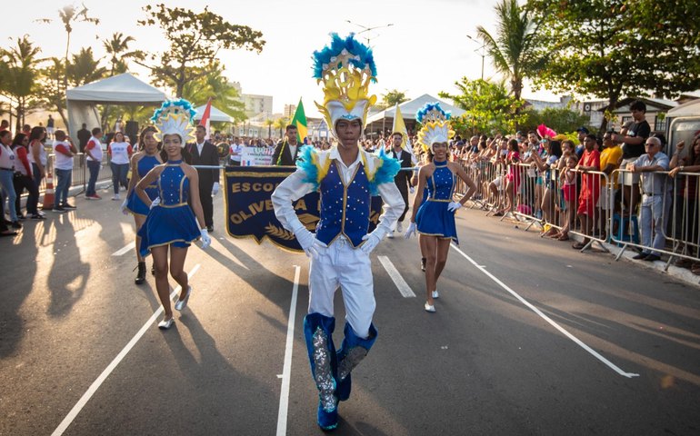 Desfile Cívico Estudantil de 16 de setembro celebra os 208 anos de Alagoas homenageando Nise da Silveira