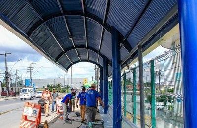 Mobilidade urbana: usuários de ônibus ganham novos abrigos