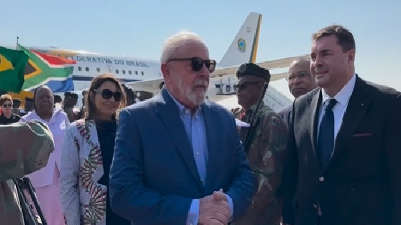 Lula chega à África do Sul, para reunião do Brics