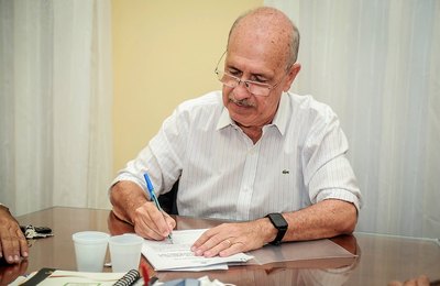 Ronaldo Lopes trabalha para que moradores recebam escritura definitiva do imóvel