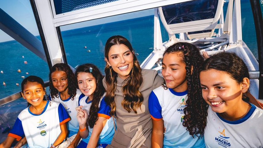 Marina Cândia leva estudantes da rede municipal para passeio na Roda Gigante e sessão de Cinema na Praça
