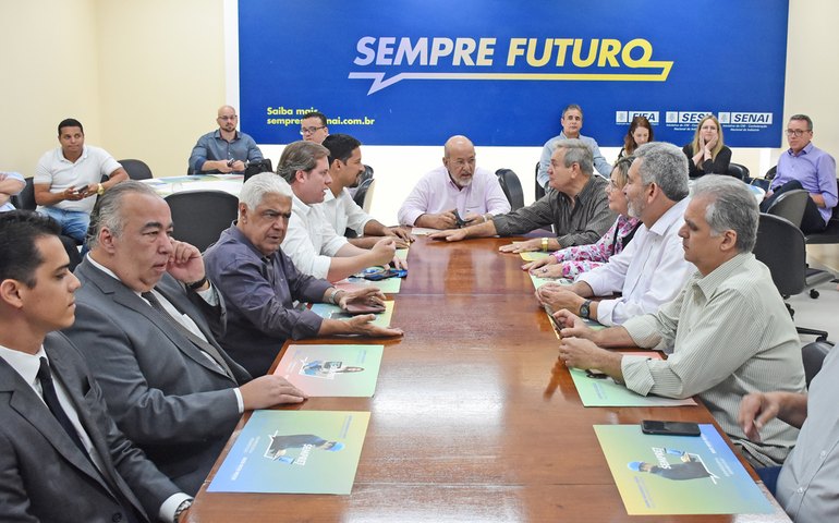 Parlamentares conhecem estrutura de formação de mão de obra da Indústria
