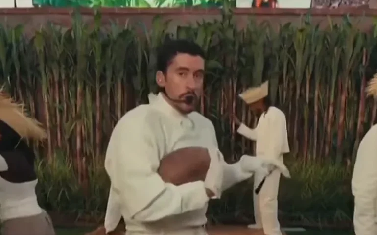 Casamento durante show de Bad Bunny no Super Bowl foi real; saiba a história