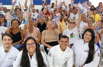 Idosos do Serviço de Convivência são orientados sobre saúde bucal