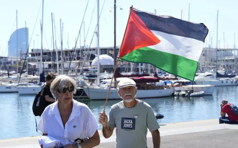 Flotilha humanitária com Greta e brasileiro parte para Gaza