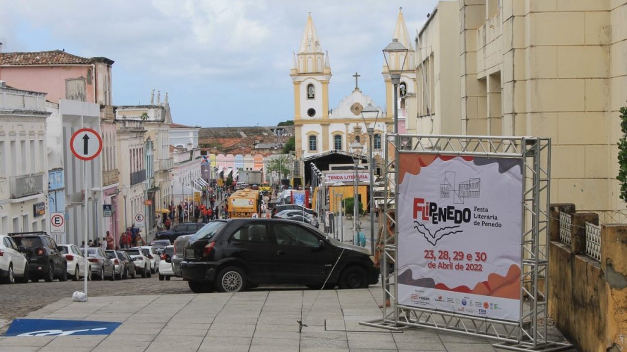 Estudantes aprendem e se divertem com programação da FliPenedo