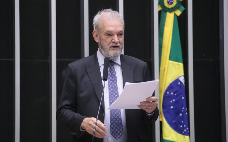 Comissão aprova punição para quem impede pessoa com deficiência de ser acompanhada em serviços de saúde