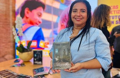 Professora da rede municipal descobre caminho para vencer a depressão com a escrita