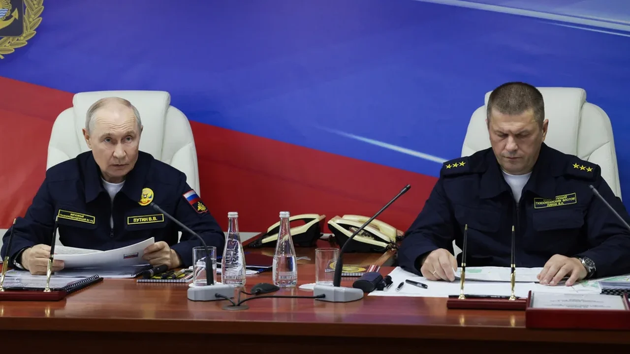 Ataque relâmpago ucraniano durante a noite danificou a fortaleza naval russa no Mar Negro, diz Zelenskyy.