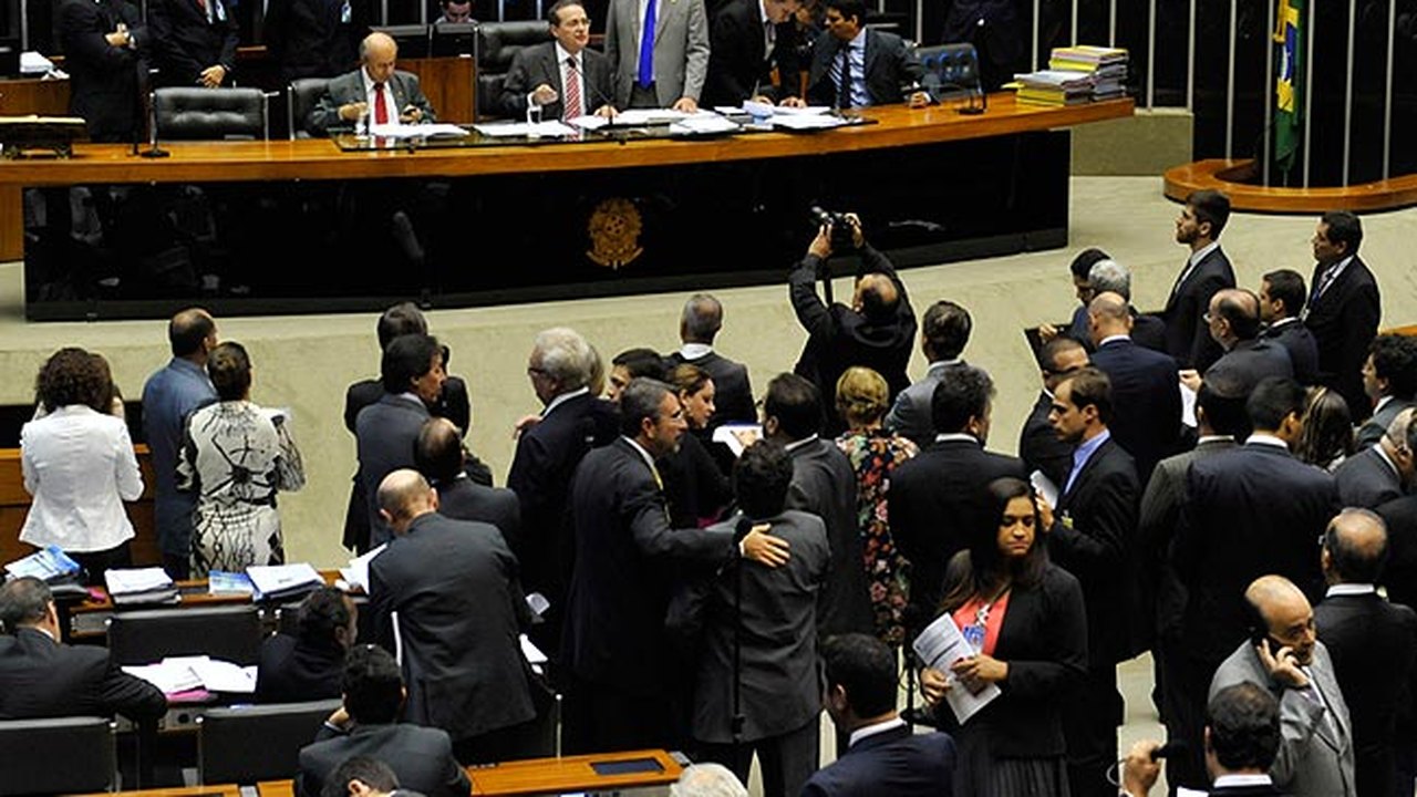 Congresso vota 38 vetos presidenciais