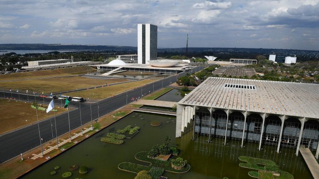 Estudo legislativo indica necessidade de reformas para estabilizar a dívida pública