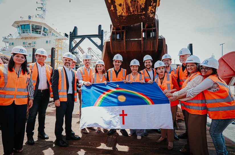 Governadora Raquel Lyra e ministro Silvio Costa Filho entregam dragagem do canal interno do Porto de Suape
