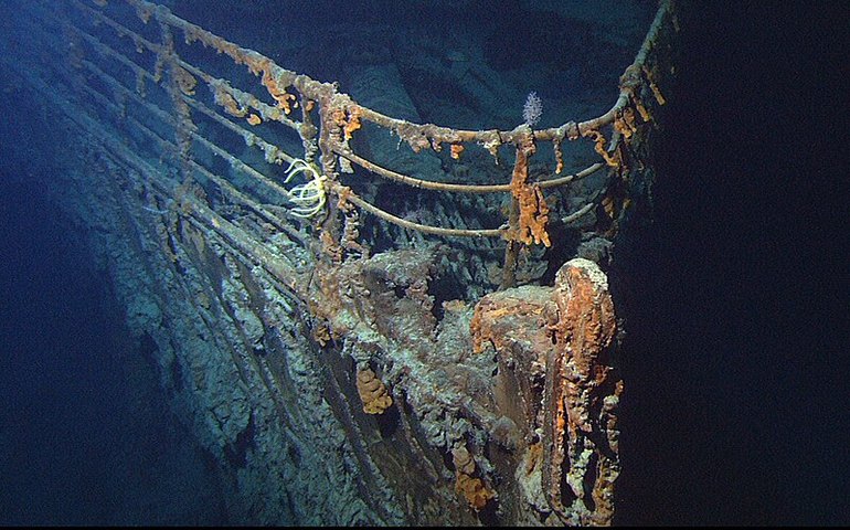 Titanic: Novas imagens de navio naufragado flagram danos em grade de Jack e Rose e 'acham' estátua de bronze