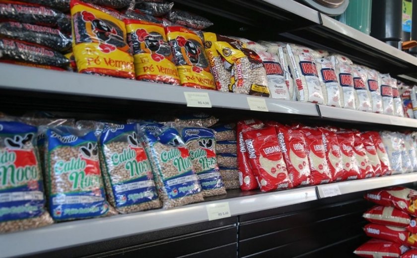 Ipea afirma que mais pobres sentiram quase metade do impacto percebido pelos mias ricos em 2023