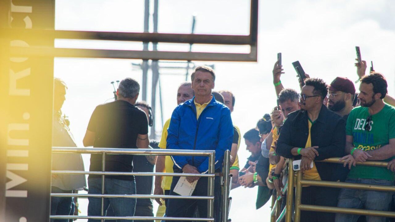Bolsonaro convoca apoiadores na Paulista e faz referência a Trump: 'Make Brazil great again'