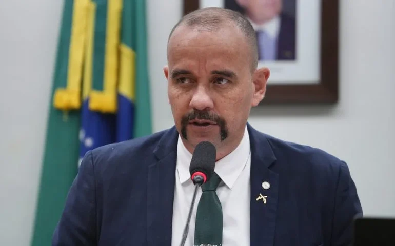 Comissão aprova projeto que suspende normas federais sobre uso da força por policiais