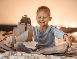 Livros que viram brinquedos aproximam crianças das histórias em meio ao excesso de telas
